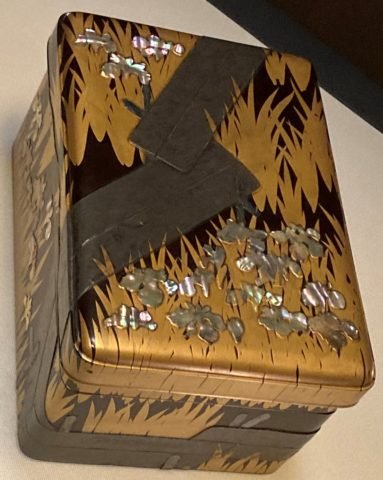 国宝-工芸｜八橋蒔絵螺鈿硯箱（尾形光琳作）［東京国立博物館
