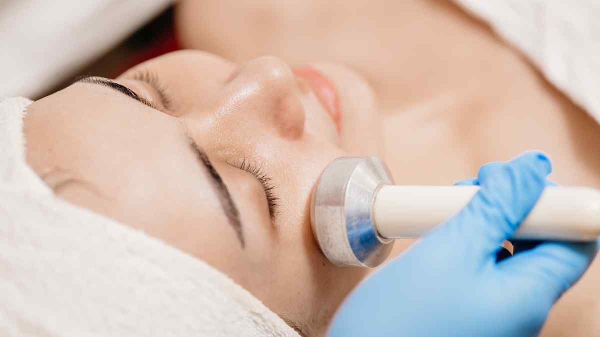 エステサロンの業務用美顔器とは？種類や機能、価格帯なども紹介