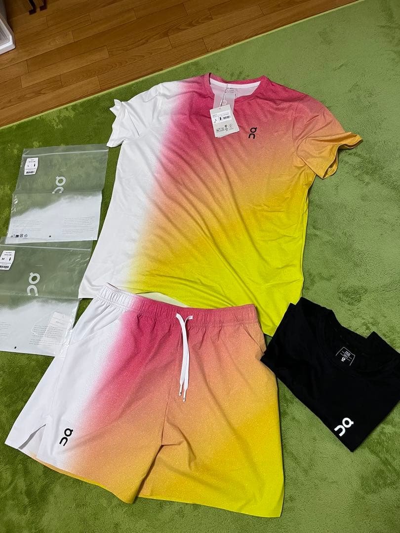 On オン　グラデーション Tシャツ & ショートパンツ セット　入手困難 Tシャツ×ショートパンツセットアップ[at2455] | レディース