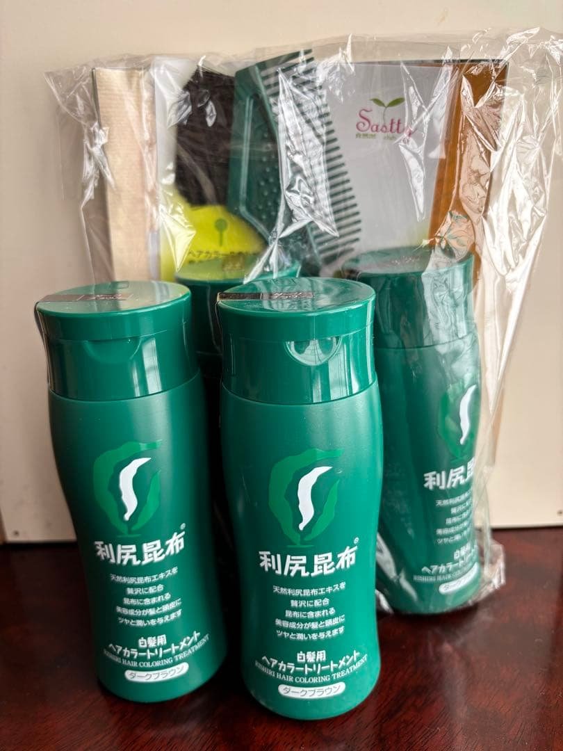 利尻昆布 ヘアカラートリートメント （ダークブラウン）　4本セット 新品4本】利尻昆布ヘアカラートリートメント ダークブラウンブラウン