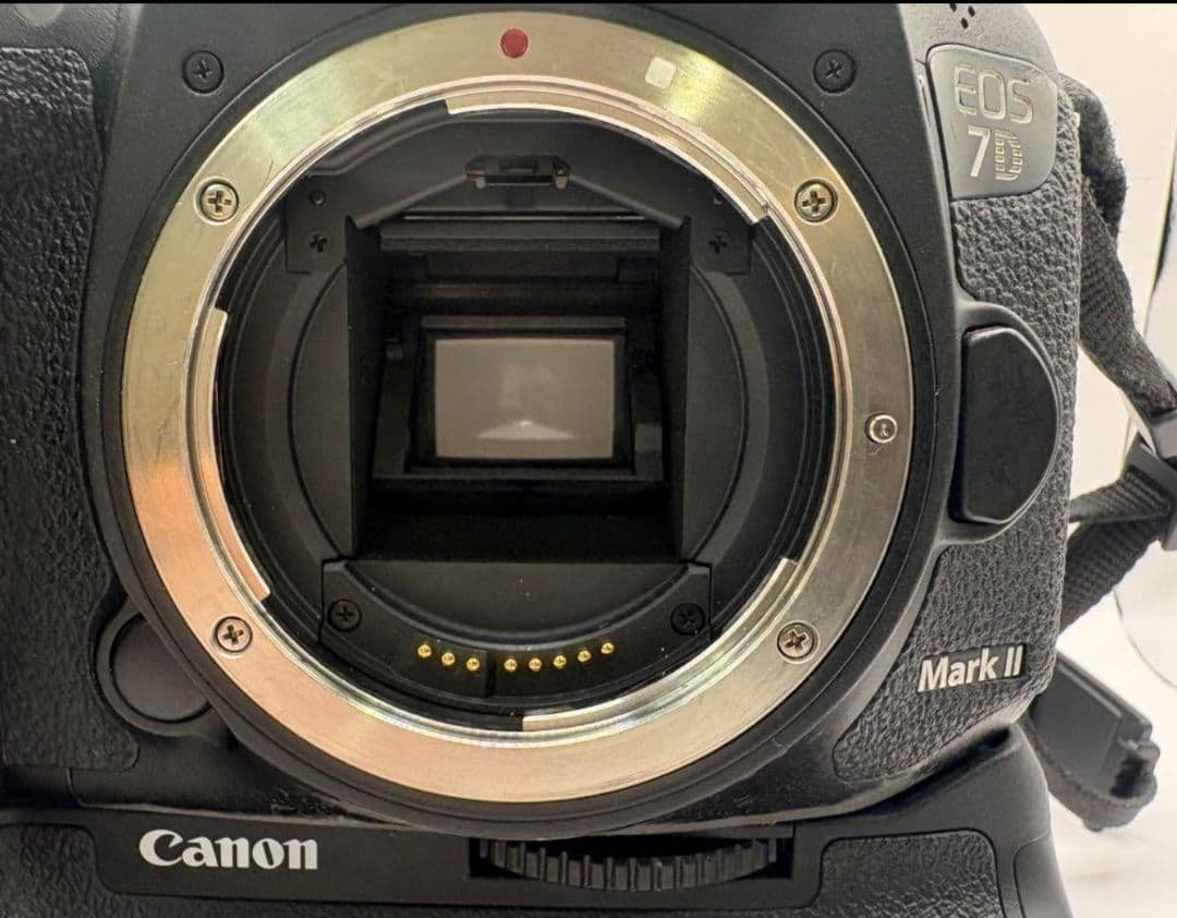 美品Canon EOS 7D Mark II 本体 バッテリーグリップ付き