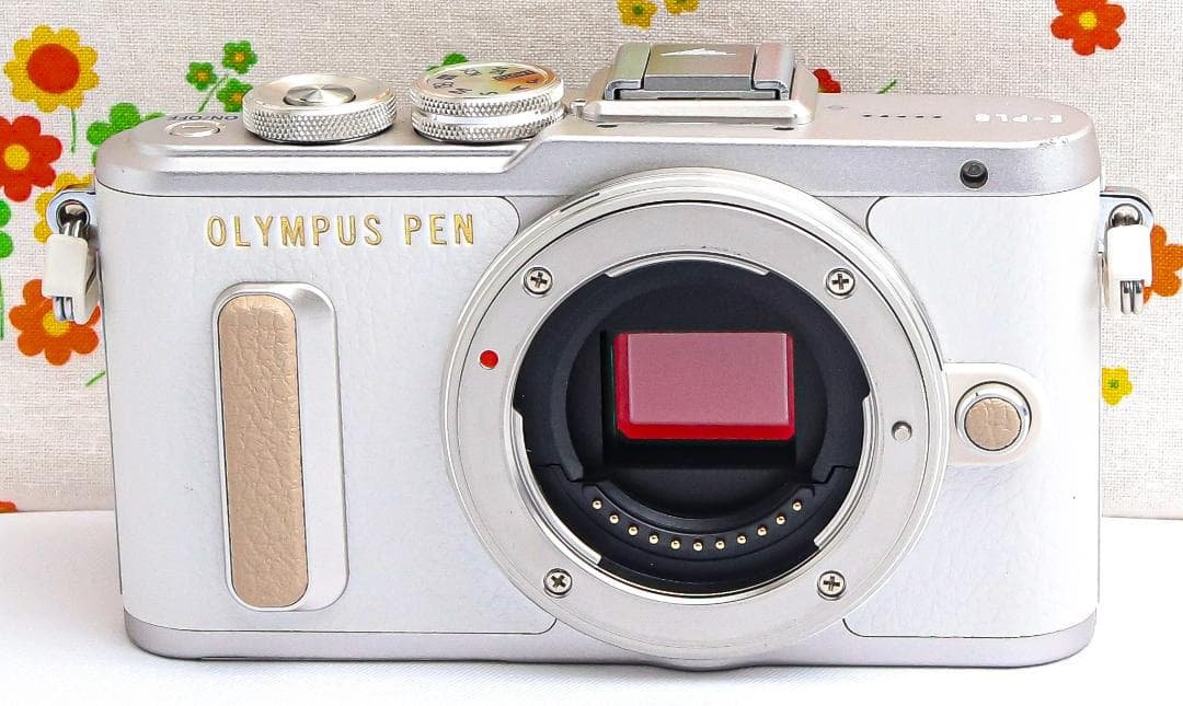 オリンパス E-PL8 ☆Wi-Fi＆自撮り可☆ミラーレス一眼☆ホワイトカラー